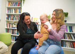 Peer mentors with baby