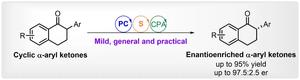 Visible light-driven deracemization of α-aryl ketones synergistically catalyzed by thiophenols and chiral phosphoric acid