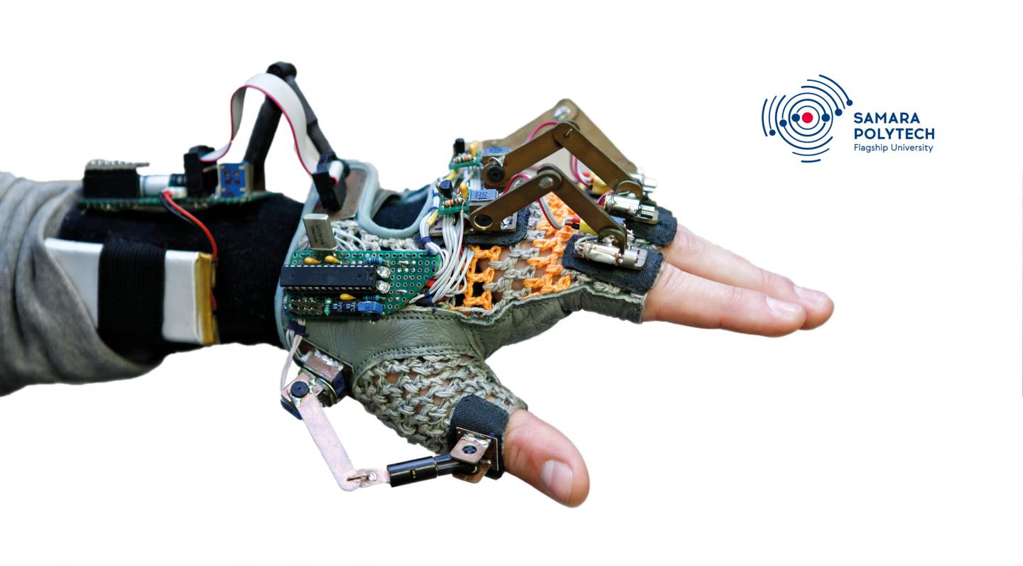 Vibrating glove