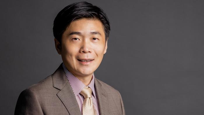 The award recognises Prof Qiu's pioneering work in nano-optics and photonics.