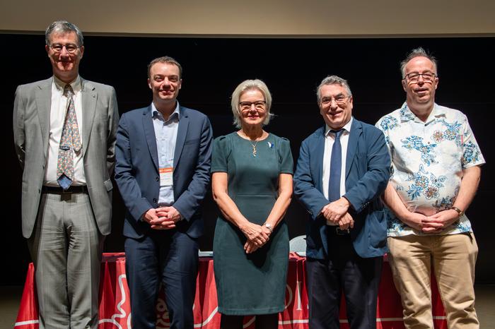A letter of intent signing ceremony between OIST and CNRS
