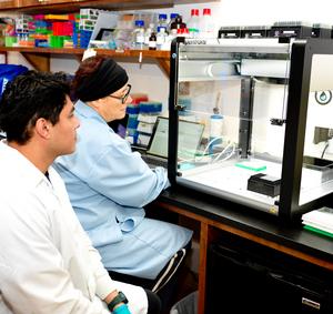 Dunlop, Rachael & Christofer Olan with robot