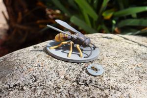 3D_models_TREADER.JPG Credit: Tom Reader 3D printed models of a wasp (front), a fly (rear), and a series of intermediate mimics generated by 3D morphing.