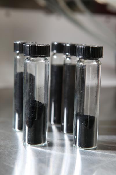 Student Inventor Tackles Challenge of Hydrogen Storage (1 of 2)