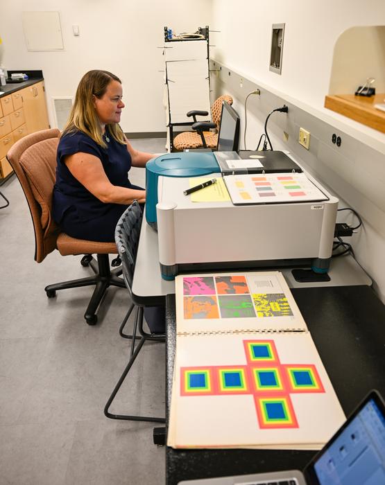 The hidden chemistry behind glow-in-the-dark art
