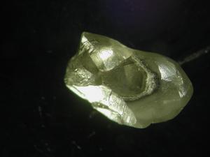 Diamond from South Africa with inclusion-rich zones and a clearer central region