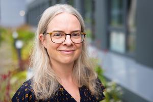 Professor Dr  Sabine Oertelt-Prigione