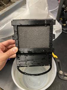 Soil-powered fuel cell