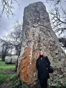 Bettina Schulz Paulsson at the alignments in Erdeven, Bretagne