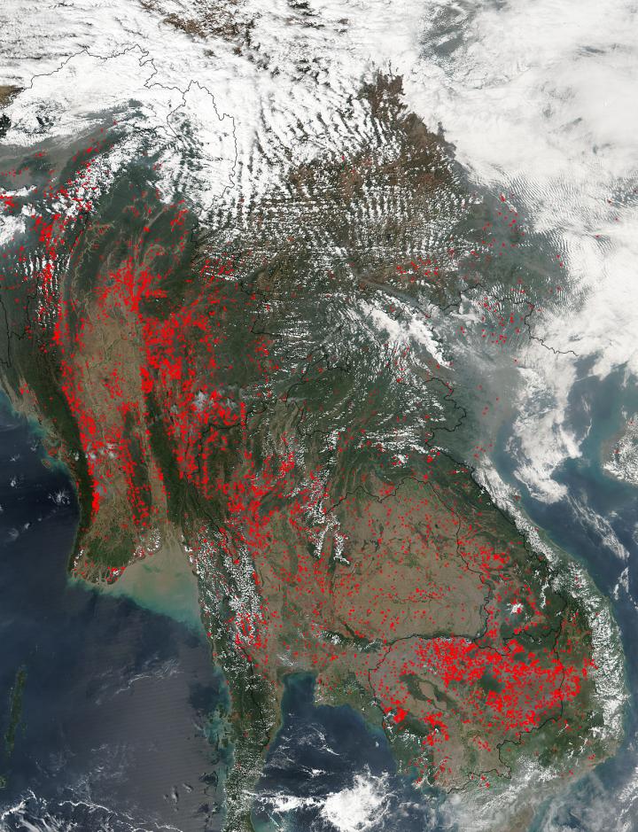 Suomi NPP Catches Agricultural Fires Overrunning Indochina