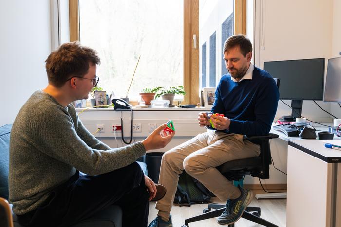 Hübl and Goodrich discuss and manipulate a simplified toy model