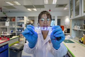 NUS researchers develop novel liquid metal circuits for flexible, self-healing wearables  3