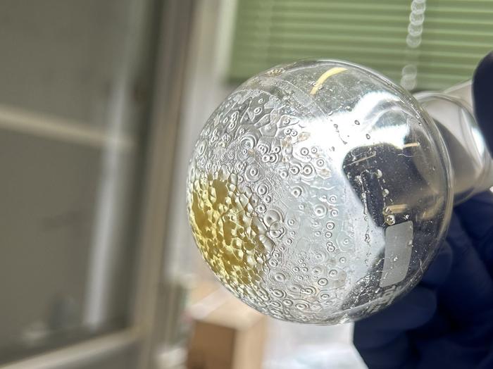 A reaction product crystallises: the new method developed by chemists in Vienna uses migrating positive charges to trigger chemical reactions with pinpoint accuracy at previously hard-to-reach sites on a molecule.