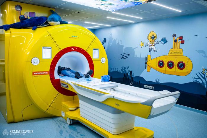 The special MRI equipment, as well as the submarine-themed waiting room and examination room, are housed in the Central Patient Care Building of Semmelweis University