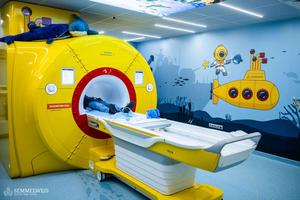The special MRI equipment, as well as the submarine-themed waiting room and examination room, are housed in the Central Patient Care Building of Semmelweis University