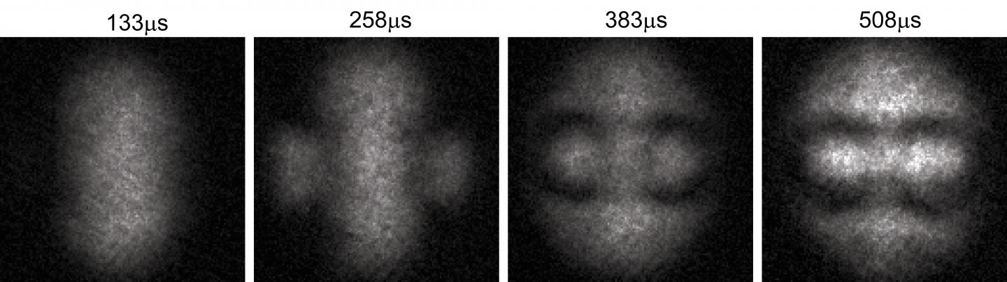 Experimental Images Of The Superfluid In The Course Of The Knot Tying Process