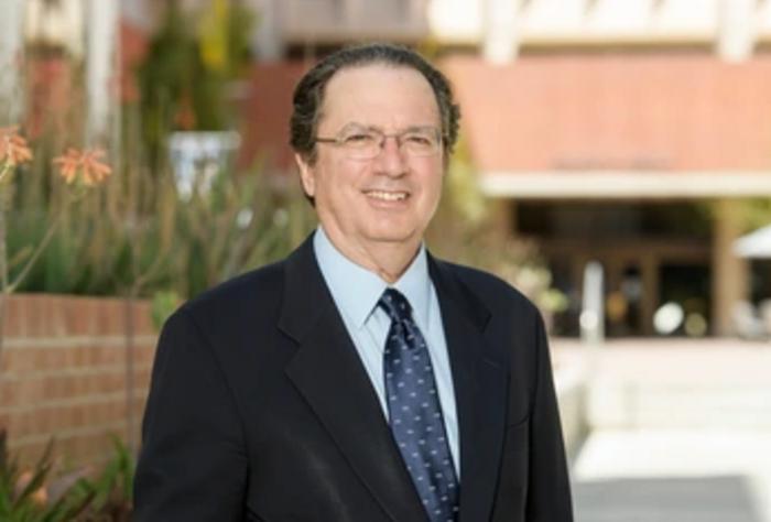 Dr. Fernando Martinez
