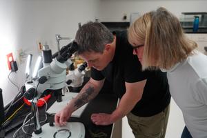 Louis Coticchio and Deby Cassill in lab examining specimens -- credit USF