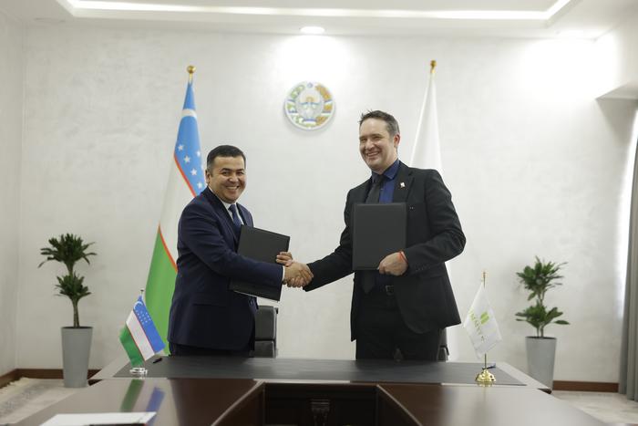 Bram Govaerts, Director General of CIMMYT and Alisher Shukurov, Deputy Minister of Agriculture of the Republic of Uzbekistan