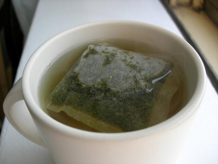 Green tea catechin-based nanoparticles as synergistic drug carriers with therapeutic properties