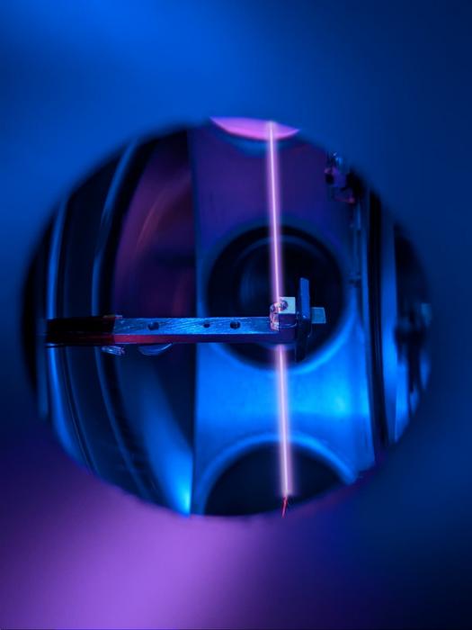 Thorium-crystal and laser