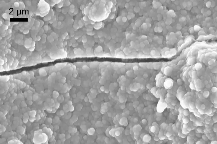 Plugging Nanoscopic Cracks to Make Hydrogen Cleaner and Cheaper