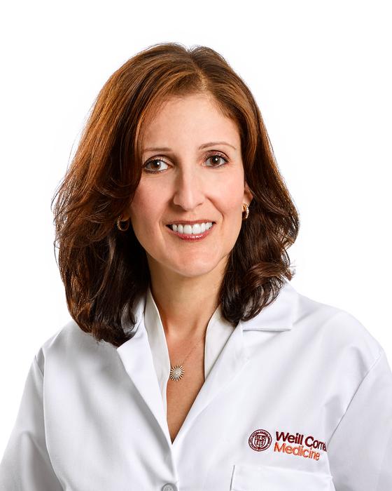 Oral Drug Combination Eases Treatment Burden for AML Patients