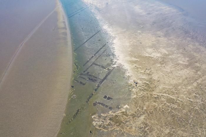 Traces of a lost medieval settlement in the tidal flats near the island of Hallig Südfall