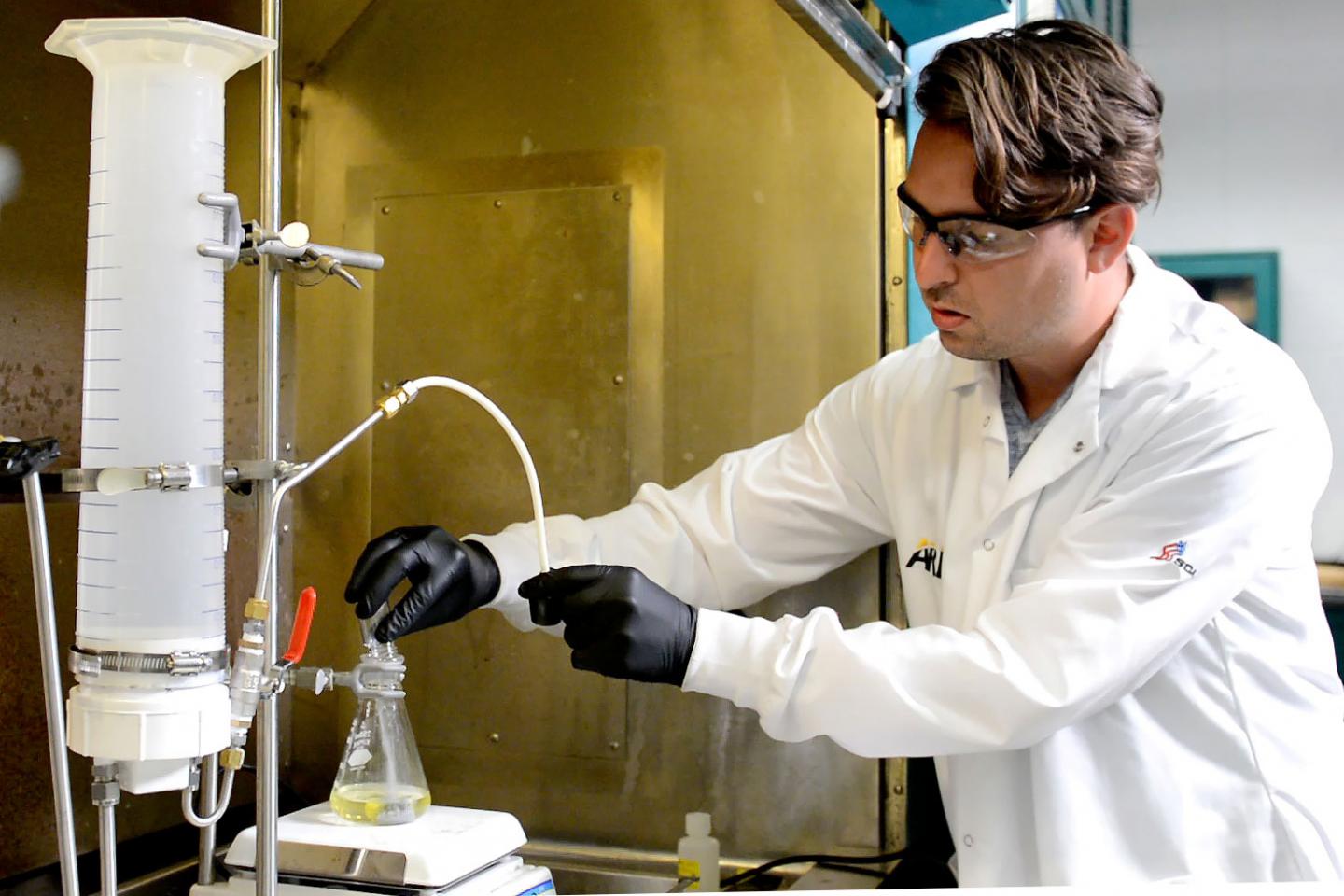 Nanopowder To Liquid Releases Hydrogen