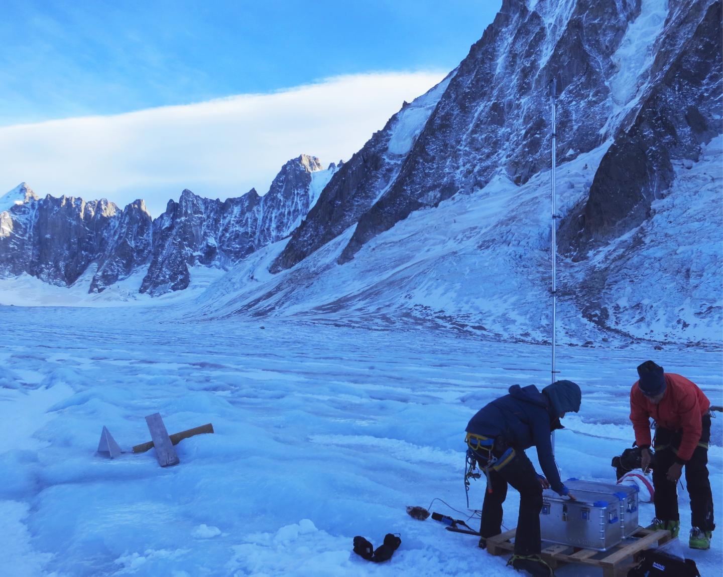 Maintenance on seismometers