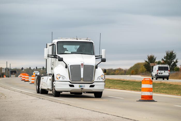Heavy-duty EV wirelessly charges while driving in Indiana