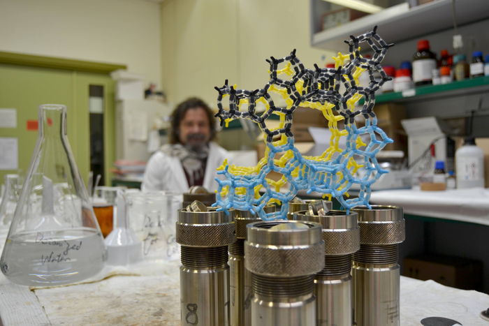 Miguel Camblor, ICMM-CSIC researcher, and a representation of the structure of ZEO-3. / ICMM-CSIC