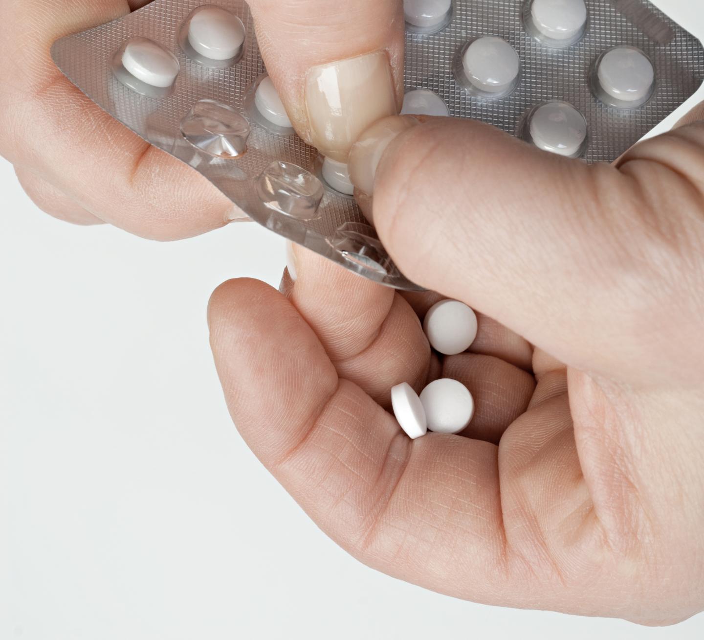 Use of Benzodiazepines and Related Drugs Common around Alzheimer's Diagnosis