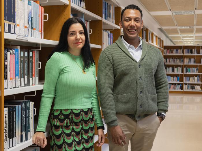 Fàbia Morales and Jorge Dueñas, researchers from Universitat Rovira i Virgili.