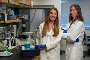 Rice marine biologists Lauren Howe-Kerr and Adrienne Correa