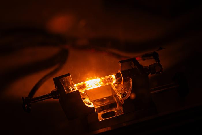Flash Joule heating device