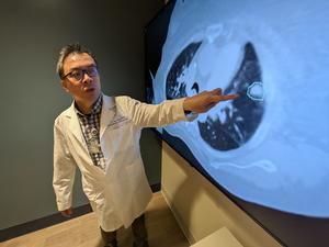 Study author Troy Teo pointing at the AI tool he built