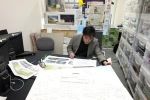 Koshiro considers designs for regional complexes that are planned to contribute to both the well-being and industrial development of regions experiencing population decline.