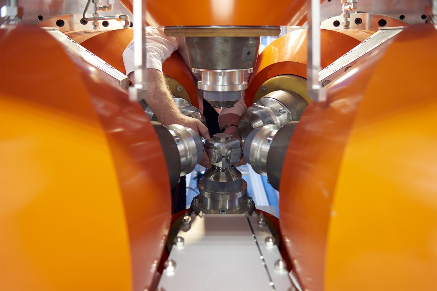 View into the SAPHiR multi-anvil press
