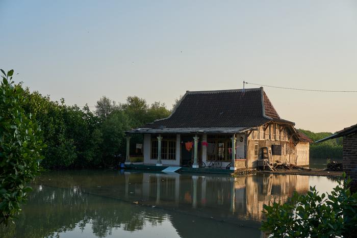 Relative Sea Level Rise causes regular floods along the north coast of Java, Indonesia