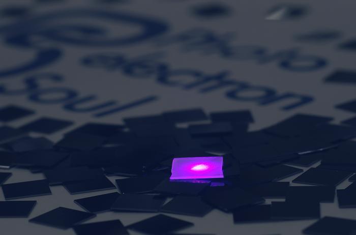 GaN’s violet glow: Pioneering next-generation electron beams in the world of silicon