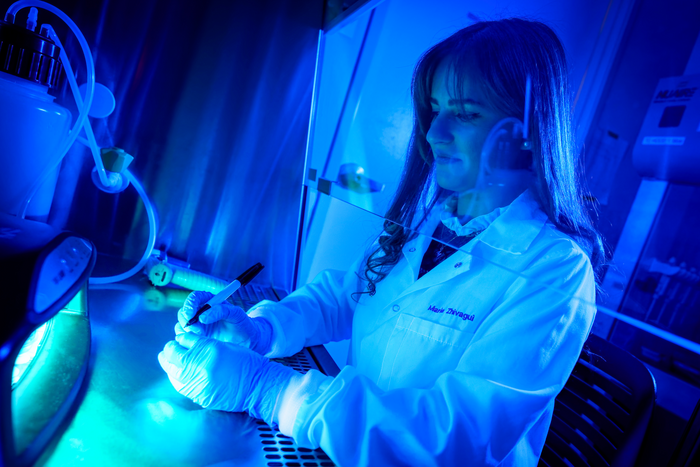 Preparing human cells in Petri dishes for exposure to manicure curing device