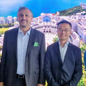 Prof. Hu Wenqi (right) and Prof. Metin Sitti, President and Professor in School of Medicine and College of Engineering of Koç University (left) collaborate to successfully create hydrogel-based microcilia capable of rapid, precise movement driven