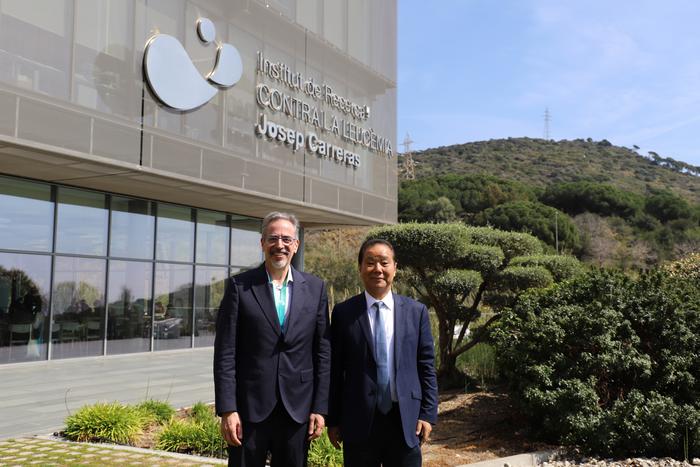 Dr Ari Melnick, Director of the Josep Carreras Institute (left) and Prof Tao Cheng, President of the  Institute of Hematology & Blood Diseases Hospital (IHCAMS) (right)