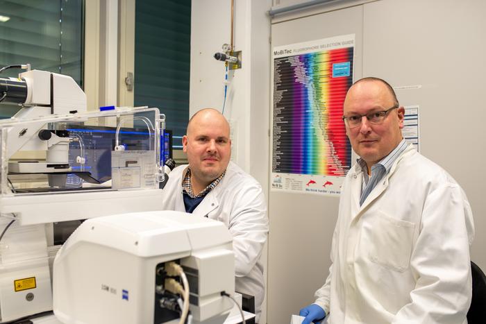 Dr. Markus Hoffmann (left) and Prof. Dr. Stefan Pöhlmann