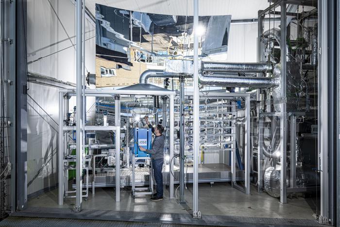 The NECOC test facility at KIT converts climate-damaging CO2 into solid carbon. (Photo: Markus Breig)
