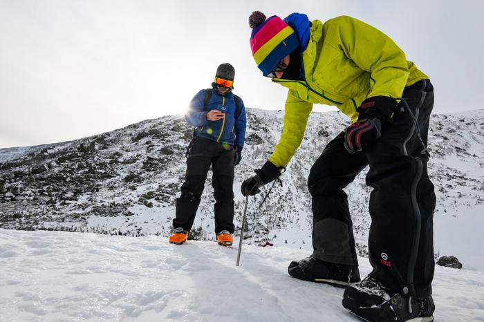 Measuring snow by hand