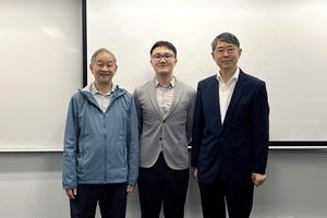 A group photo of Prof. QIAN Peiyuan, Chair Professor of the Department of Ocean Science at HKUST (right), Prof. WEI Fuwen from IOZ-CAS (left), and Dr. CHEN Yiting, a joint PhD Candidate at HKUST & GML.