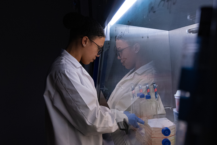 Amanda Nash in lab