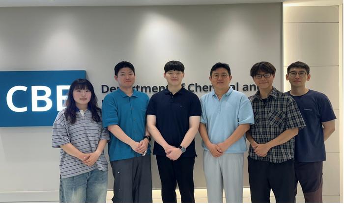 KAIST Develops Low-Temperature Technique for Growing Crystal-Aligned Semiconductor Films
